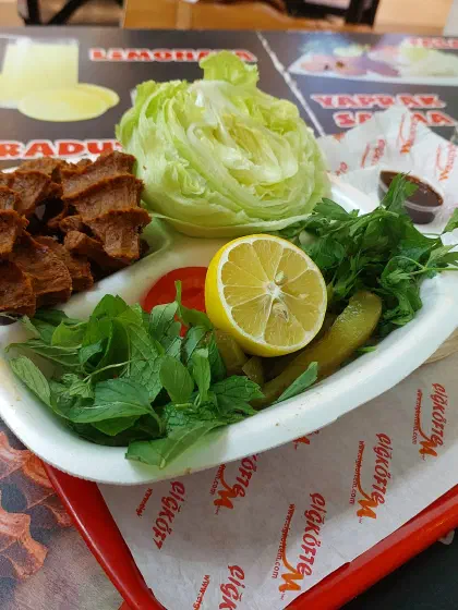 Çiğ köfte, with everything green