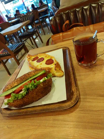 Lunch tray with çay, as it should be